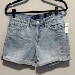 NWT GAP Women's 5” Faded Mid Rise Blue Jean Shorts with Stretch